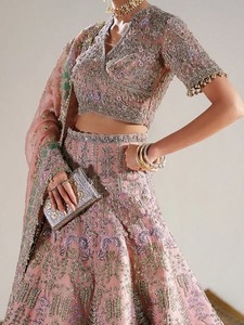 Élégante Robe Lehenga Choli en Soie Rose Brodé, Longueur Ras du Sol, Traditionnelle pour Mariage et Fêtes, Haute Qualité pour Femme, Inde - Product Image 4