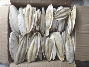 กระดูกปลาหมึกธรรมชาติสำหรับสุขภาพฟันของนกและของเล่นแบบแขวนในกรง - Product Image 6