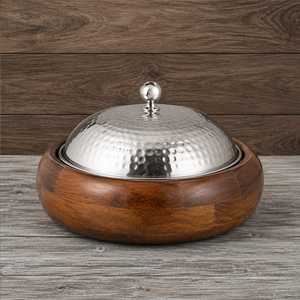 Casserole en acier inoxydable martelé et bois avec couvercle – Plat de service de luxe – Vaisselle de cuisine haut de gamme - Product Image 1