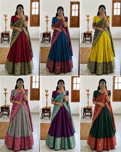 Ensemble Lehenga Choli en soie bleue pour femmes avec bordure violette, tenue traditionnelle indienne, longueur au sol, tenue ethnique pour toutes les saisons - Product Image 4