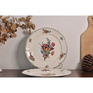 Plato Plano de Cerámica Floral Blanco, Apto para Microondas, Ideal para Servir Comidas y Postres, de la India - Product Image 1