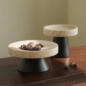 Bol de service en marbre blanc sur piétement avec base en bois noir, support de présentation surélevé rond pour table à manger et décoration intérieure de luxe - Product Image 6