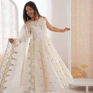 Robe Anarkali de mariage avec jupe ample et dupatta brodé de sequins – Tenue ethnique de créateur - Product Image 1