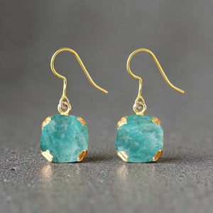 Boucles d'oreilles pendantes en amazonite naturelle brute Ratnarachit, plaquées or 18 carats, sertissage canal, fil minimaliste, pierres précieuses, vente en gros - Product Image 1