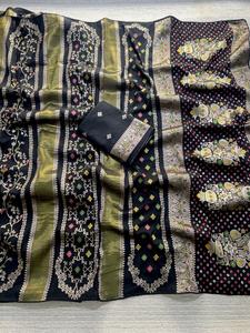 Sari de fête en crêpe de soie Khaddi Georgette avec broderie Zari dorée sur toute la surface, motif floral Minakari Butta Pallu, bordure inférieure sans plis - Product Image 5