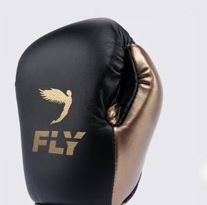 Gants de boxe Fly personnalisés noirs et dorés, 100% cuir de vachette véritable de qualité supérieure, gants de boxe à lacets pour le sparring - Product Image 3