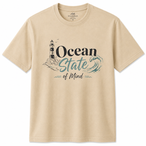 เสื้อยืดแขนสั้นสีกรมท่าสำหรับผู้ชาย Ocean State Mind คอกลม ทรงปกติ พิมพ์ลายด้านหน้า สไตล์ลำลอง ผ้าฝ้ายเทอร์รี่ 100% เป็นมิตรกับสิ่งแวดล้อม - Product Image 1