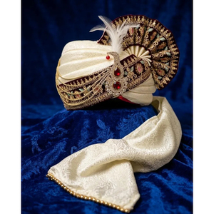 ผ้าโพกศีรษะไหมสีงาช้างแบบราชวงศ์ ขอบปักลายซาร์ดอซีสีแดงเลือดนก ประดับด้วยพลอยสีแดง รุ่นคัลกี มหาราชา ปากรี - Product Image 2