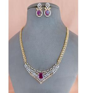 Magnifique ensemble collier et boucles d'oreilles plaqué or de qualité supérieure avec pierres, idéal pour les mariages et les occasions festives, collection pour femmes - Product Image 1
