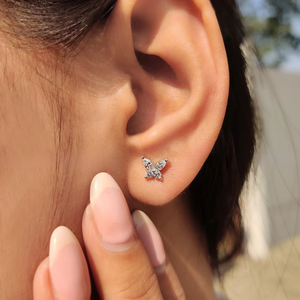 Cautivadores Pendientes de Mariposa Hechos a Mano con Diamantes Cultivados en Laboratorio, Corte Marquesa y Redondo, Oro Blanco, 0.43 CT, Lujosos para Mujer - Product Image 1