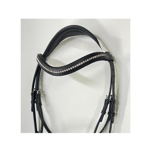 Bridon d'anglaise en cuir verni noir avec frontal à cristaux ondulés, rembourrage blanc et ferrures en acier inoxydable, équipement équestre disponible en 4 tailles (LLT) - Product Image 3
