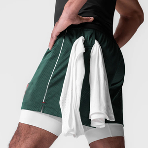 Shorts de sport 2-en-1 vert foncé à séchage rapide avec logo personnalisé, maille respirante, pour basketball, course et gym, 5 pouces, avec poches latérales zippées - Product Image 3