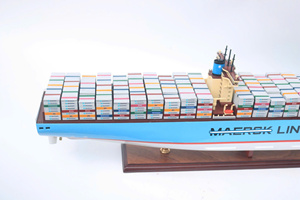 เรือบรรทุกสินค้าจำลอง EMMA MAERSKK ทำจากไม้ งานแฮนด์เมด ทาสี รูปทรงไม่สม่ำเสมอ ของตกแต่งตามหลักฮวงจุ้ย เหมาะสำหรับตั้งโชว์ ของสะสม ของขวัญทางธุรกิจ - Product Image 4