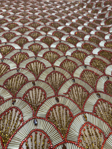 ผ้าสำหรับชุดเจ้าสาวปี 2027 สีแดงเข้มและผ้าลูกไม้ปักลายสีทองสำหรับงานแต่งงาน ผ้าทำมือ ผลิตในอินเดีย - Product Image 4