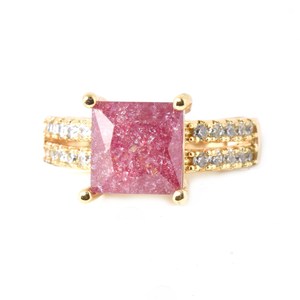 Bague ajustable plaquée or 22 carats avec rubis et zirconiums cubiques, bague de cocktail, bijou de mariage et de fiançailles traditionnel - Product Image 1