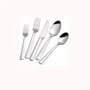 Juego de Cubiertos Metálicos Modernos para Comedor, Cuchara y Tenedor, Ideal para una Presentación de Primera Calidad en la Cocina - Product Image 1