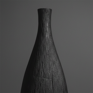 Magnifique vase à fleurs en métal noir texturé, avec un motif ressemblant à une écorce et une silhouette élancée et élégante pour la décoration intérieure moderne. - Product Image 5