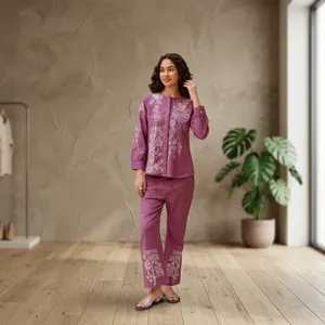 Conjunto de Camisa y Pantalones de Lino y Algodón Morado con Bordado Floral para Mujer, Cuello Redondo y Manga Larga, Estilo Casual - Product Image 4