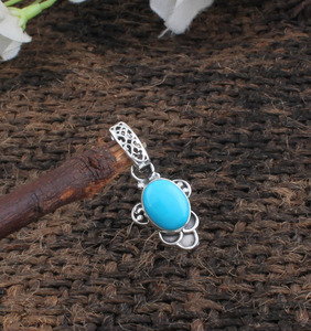 Collar Unisex de Estilo Antiguo del Suroeste con Dijes Vintage de Turquesa Natural, Plata de Ley 925 y Engaste de Bisel Plateado - Product Image 5