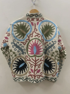 เสื้อแจ็คเก็ตปักลายดอกไม้สไตล์โบฮีเมียนสีขาว ผ้าฝ้าย 100% ลายซูซานี พร้อมลายดอกไม้สำหรับฤดูหนาว - Product Image 4