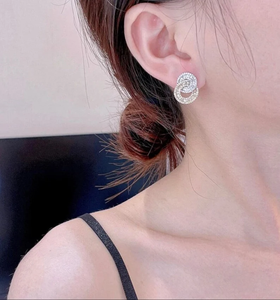 Boucles d'oreilles à clipser géométriques à double cercle pour femmes, en zircone cubique taille émeraude, plaqué or, bijoux tendance et à la mode - Product Image 3