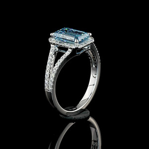 Bague de fiançailles en or 10K 14K 18K ou argent 925 935 avec halo de diamants taille émeraude bleu vif certifiés IGI, cultivés en laboratoire, à deux branches - Product Image 4