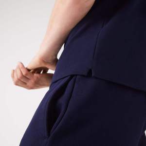 Polo Personalizado con Logotipo Bordado para Hombre, Secado Rápido, 220GSM, Corte Ajustado, Ropa Deportiva de Golf, Pedido al por Mayor OEM - Product Image 3