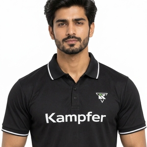T-shirt de tennis moderne pour hommes, doté d'une construction respirante, d'un ajustement confortable et d'un look sportif, idéal pour l'entraînement. - Product Image 5