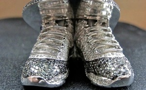 Pendentif fête homme Moissanite Magnifiques chaussures personnalisées avec pendentif casquette Hip Hop Diamant Moissanite blanc et noir - Product Image 2