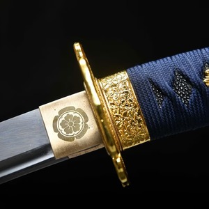 ดาบคาตานะเกรดอุตสาหกรรม พร้อมปลอกดาบสีดำ ด้ามไม้สีน้ำเงิน ใบมีดเหล็กคาร์บอน รับผลิตแบบ OEM - Product Image 4