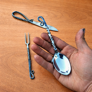 Juego de Cubiertos de Cocina de Acero al Carbono Forjado a Mano, Estilo Medieval, Acabado Pulido, OEM/ODM Personalizable, Coleccionable, para Cumpleaños o Aniversario - Product Image 4