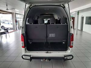 Toyota Quantum Hiace 2.5 D-4D de 14 plazas, usada, año 2021 - Product Image 3