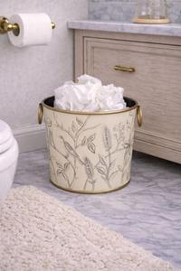 Cubo de basura metálico con estampado de aves botánicas y doble asa dorada, accesorio para decoración de interiores de boutiques u hoteles, procedente de la India. - Product Image 4