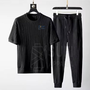 ชุดวอร์มผู้ชายสำหรับฤดูร้อน ผ้าพิมพ์ลายเนื้อผ้าบางเบา เย็บทนทาน ระบายอากาศได้ดี เป็นมิตรกับสิ่งแวดล้อม สวมใส่ง่าย เหมาะสำหรับใส่ลำลอง - Product Image 3