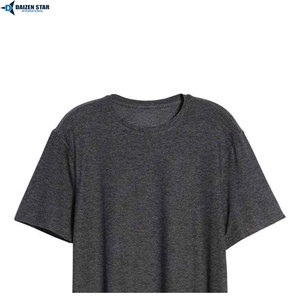 เสื้อยืดคอกลมแขนสั้นทรงโอเวอร์ไซส์สีพื้นผ้าฝ้ายเจอร์ซีย์สำหรับผู้ชาย ทรงลำลองความยาวปกติ - Product Image 4