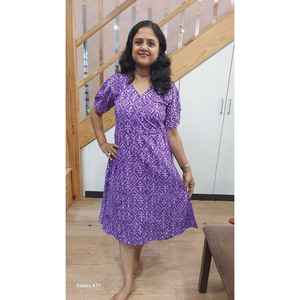 Robe une pièce enveloppante violette - Product Image 1