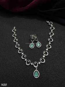 Ensemble de bijoux de mariée en diamant américain classique Collier et boucles d'oreilles en deux pièces pour mariage Style classique à la mode - Product Image 5