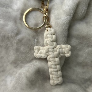 Llavero de Macramé Hecho a Mano, Estilo Bohemio, Cuerda Blanca, Objeto Decorativo, Ideal para Regalos y Recuerdos, Bautizo - Product Image 2