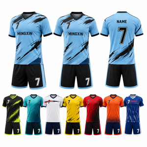 Ensemble de maillot et short de football personnalisé pour adultes, sublimé, léger, pour ligue, avec nom et numéro du joueur - Product Image 1