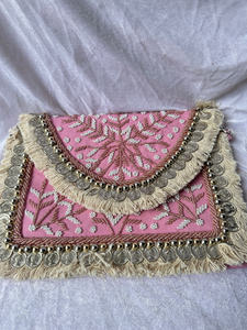 Pochette brodée florale rose, sac à main en textile perlé fait main avec pompon et franges, sac à main bohème tendance - Product Image 5