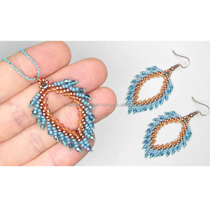 งานฝีมือเรซิ่นขายส่ง ดีไซน์ยอดนิยม ต่างหูประดับลูกปัดเรซิ่น พร้อมชุดต่างหูสำหรับผู้หญิง สินค้างานฝีมือสุดหรู - Product Image 6