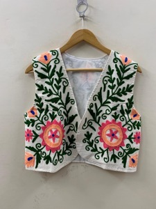Gilet en coton brodé de fleurs blanches, col en V, sans manches, style bohème, haut d'été pour femmes - Product Image 1