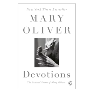 Devotions Paperback – Poemas seleccionados de Mary Oliver leídos con Jenna Pick: Poesía inspiradora (Suministro al por mayor) - Product Image 1