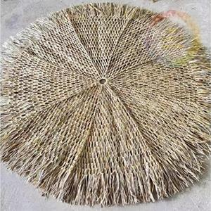 Toiture en feuilles de palmier naturelles, panneaux de toiture en feuilles de palmier du Vietnam, toiture en feuilles de palmier pour hôtel de plage, construction écologique - Product Image 2