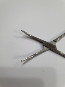 คีมหนีบหลอดเลือด Crile Forceps สำหรับมืออาชีพ ทำจากเหล็กกล้าไร้สนิม ใช้สำหรับการผ่าตัด ควบคุมการไหลเวียนของเลือด ความแม่นยำสูง - Product Image 3