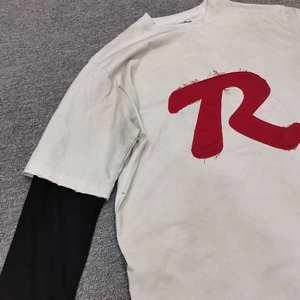 T-shirt Homme Personnalisé Style Streetwear Double Couche Manches Effet Gaufré Vintage Peint à la Main Broderie Effet Vieilli Patch - Product Image 4