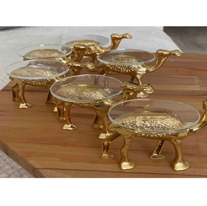 Escultura detallada de bicitaxi de latón con asiento con capota móvil, disponible a precios de mayorista. - Product Image 3