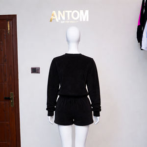 Conjunto de Sudadera con Capucha y Pantalones Cortos de Dos Piezas para Mujer, 100% Algodón, con Logotipo Personalizado - Product Image 4