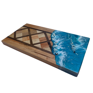 Planche à découper en bois faite à la main avec design océanique en résine bleue, style côtier, vaisselle de cuisine - Product Image 4