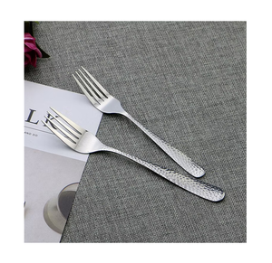 Ensemble de couverts de mariage en acier inoxydable avec logo personnalisé, couteau et fourchette en acier inoxydable, fabrication au prix le plus bas - Product Image 1